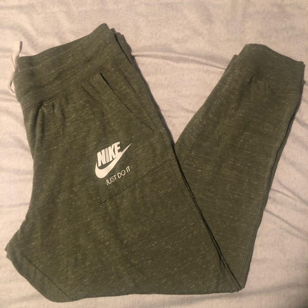 Large Nike Cropped Pants